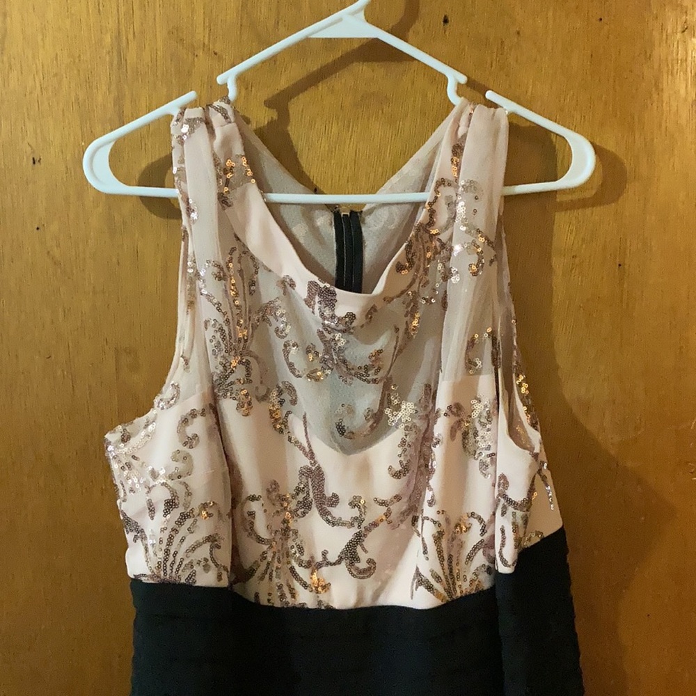 Dress - Picture 2 of 7